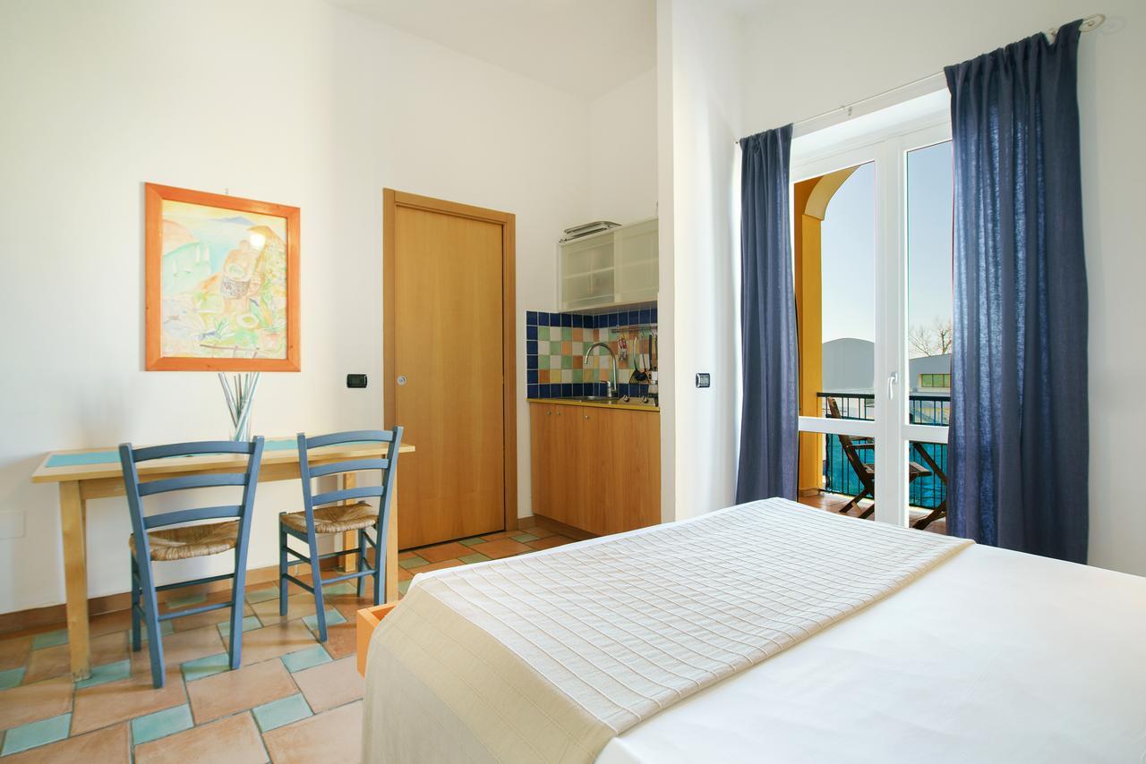 Gioia 37 Apartments Procida Exterior photo